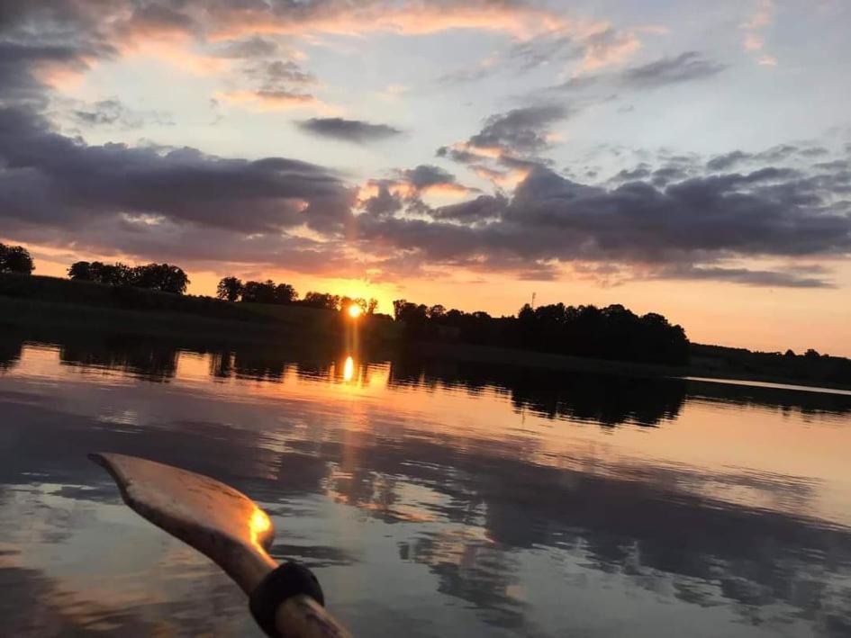 Między Olchami domek nad jeziorem. Noclegi całoroczne. Cisza, spokój. Barczewo Exterior foto